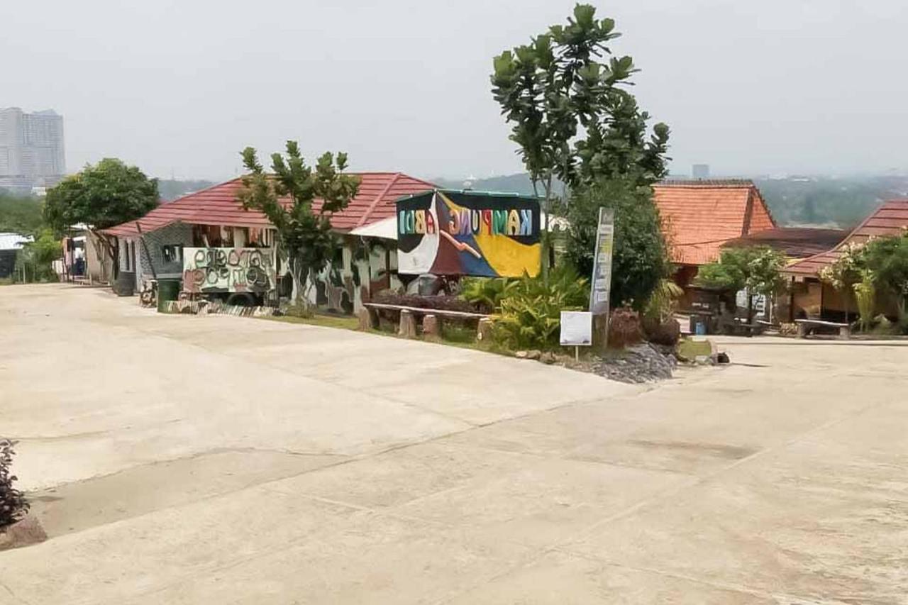Kampung Abdi Resort Syariah Mitra Reddoorz Богор Экстерьер фото